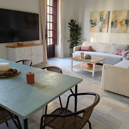 Charming Bright With Balconies On Cuesta Del Rosario Seville