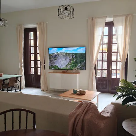 Charming Bright With Balconies On Cuesta Del Rosario *